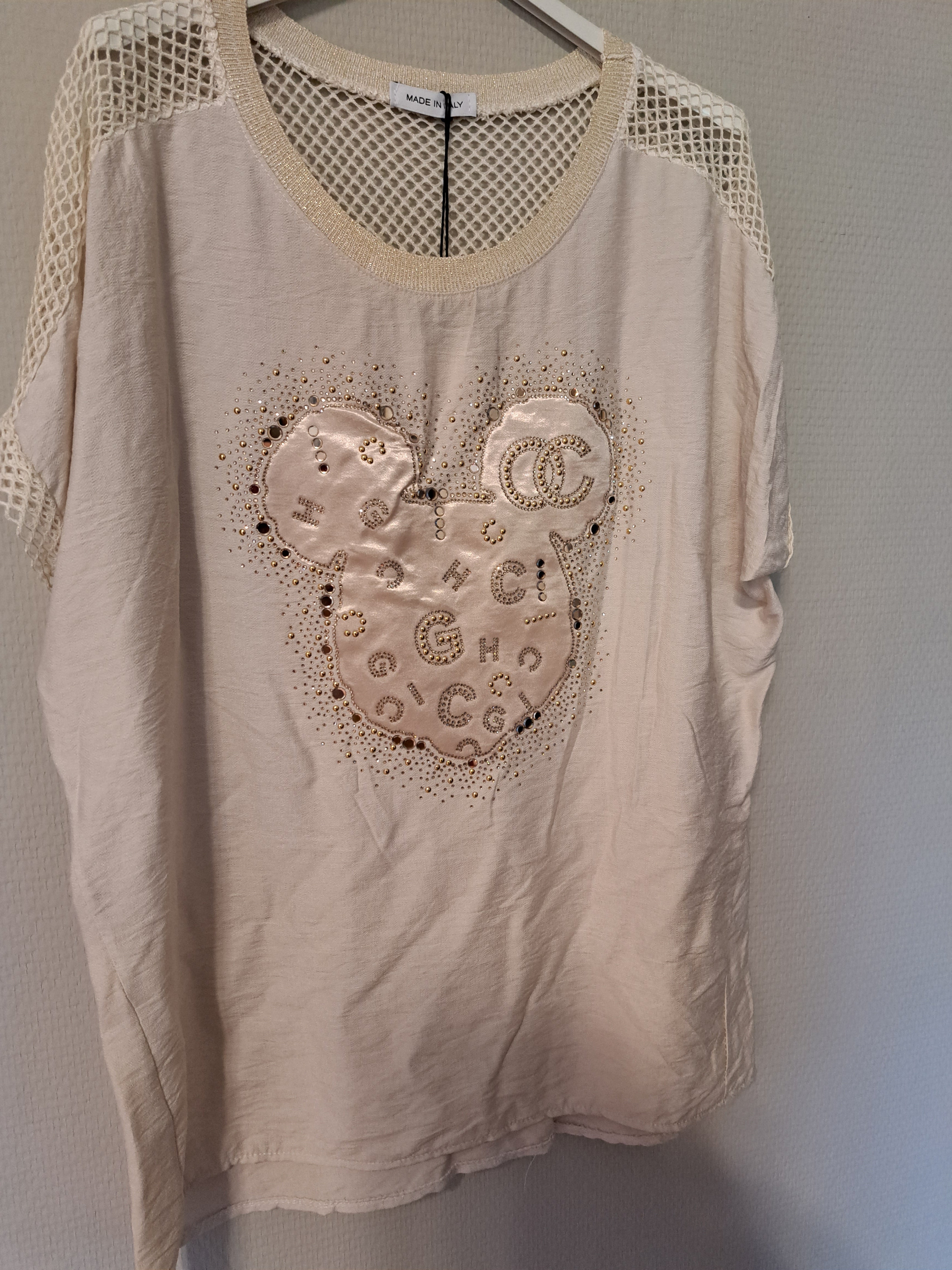 Edles Sommer Shirt Modell  22