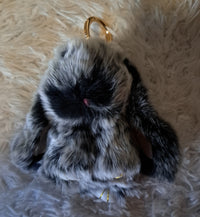 Schlüssel/Taschenanhänger Hase Plüschi grau