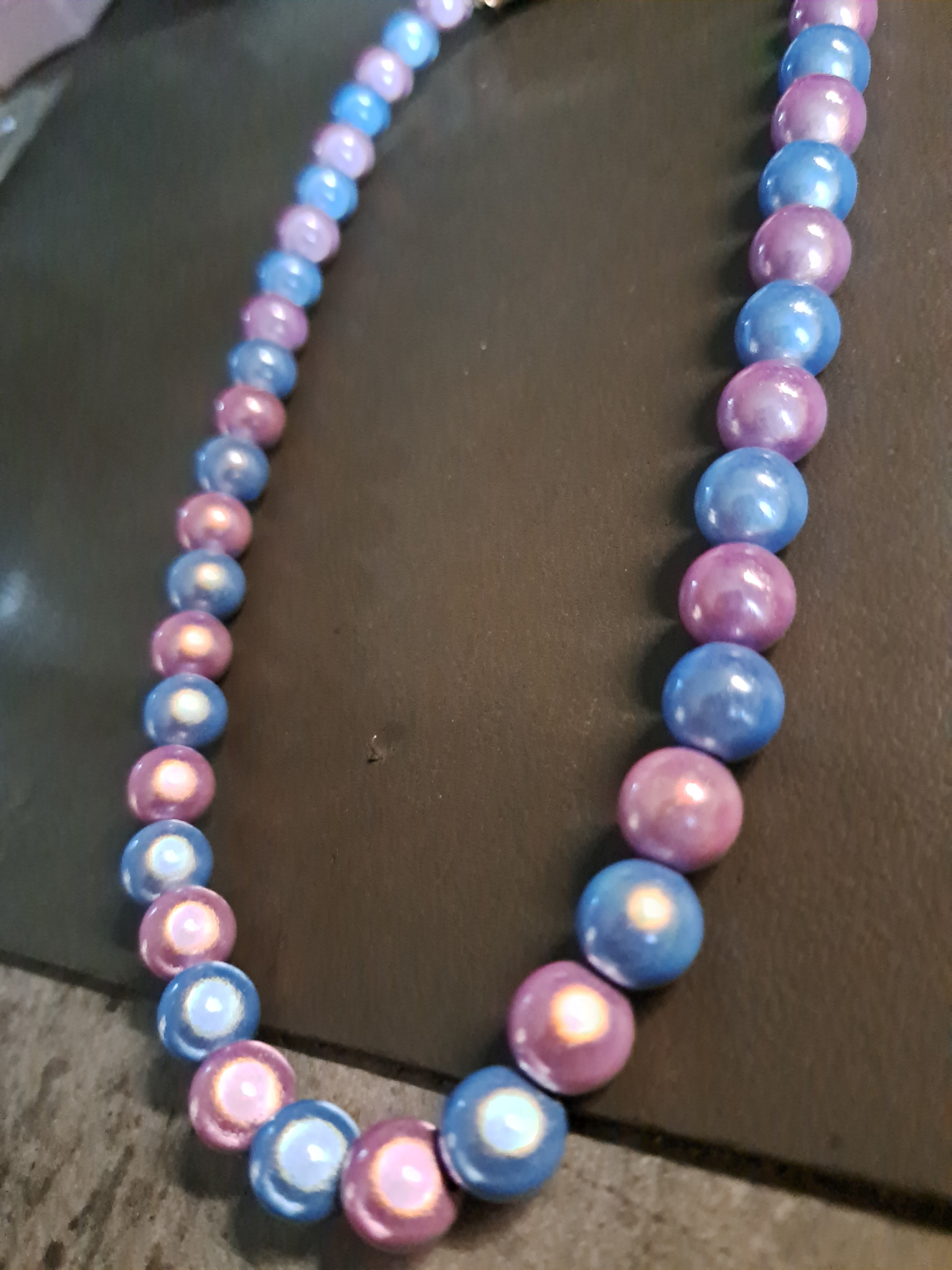 Magic Pearls Halskette blau rosa